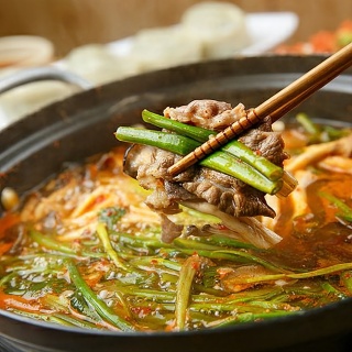 손 칼국수 - 빨갛게