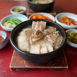 맑은 엄용백 돼지국밥