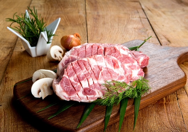한돈 숙성 통 목살스테이크 (170g, 2인 이상 주문 가능)
