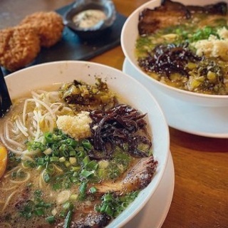 돈코츠라멘 (사골) 기본맛(+500) / 칼칼한맛, 얼큰한맛(+1000)