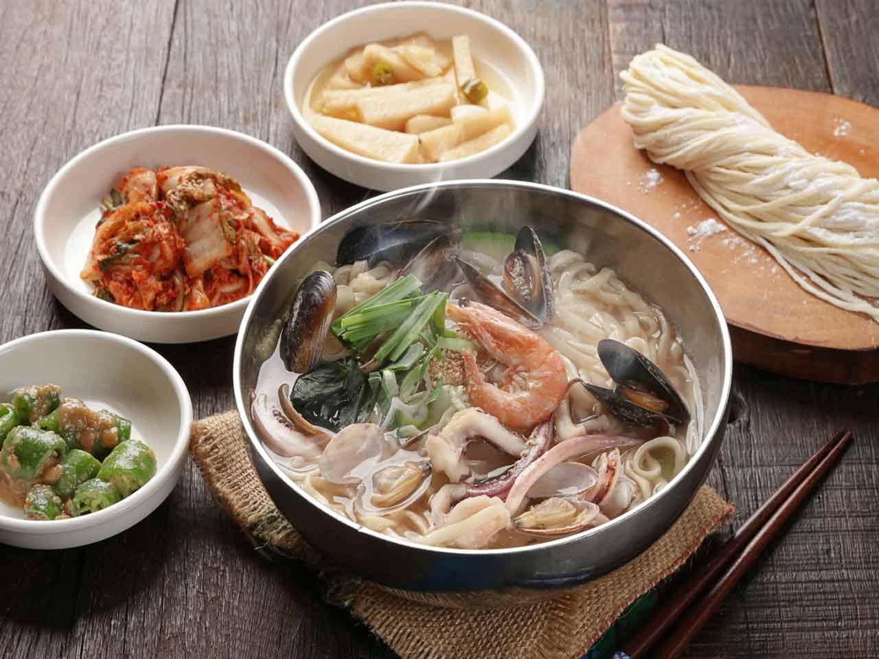 해물 듬뿍 칼국수