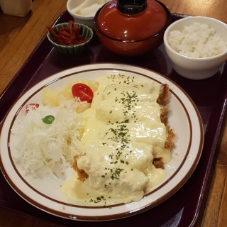 흑돼지 치즈돈까스