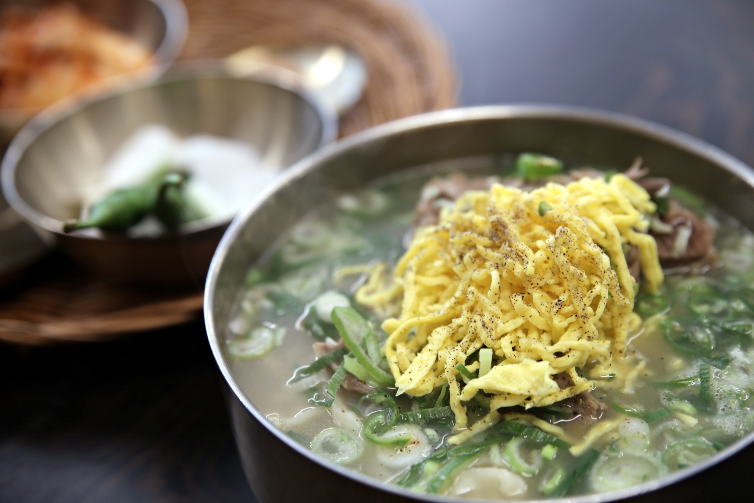 평이담백 뼈칼국수 본점