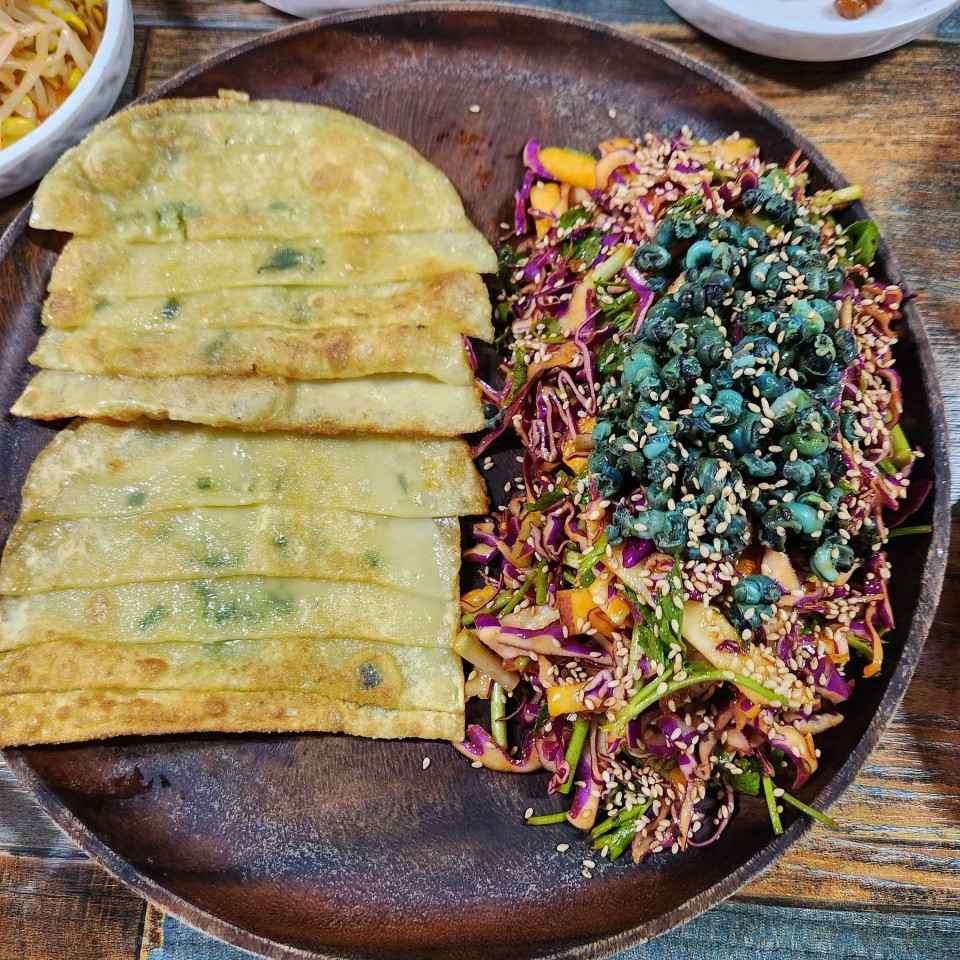 다슬기 회무침(+납작만두 10장)