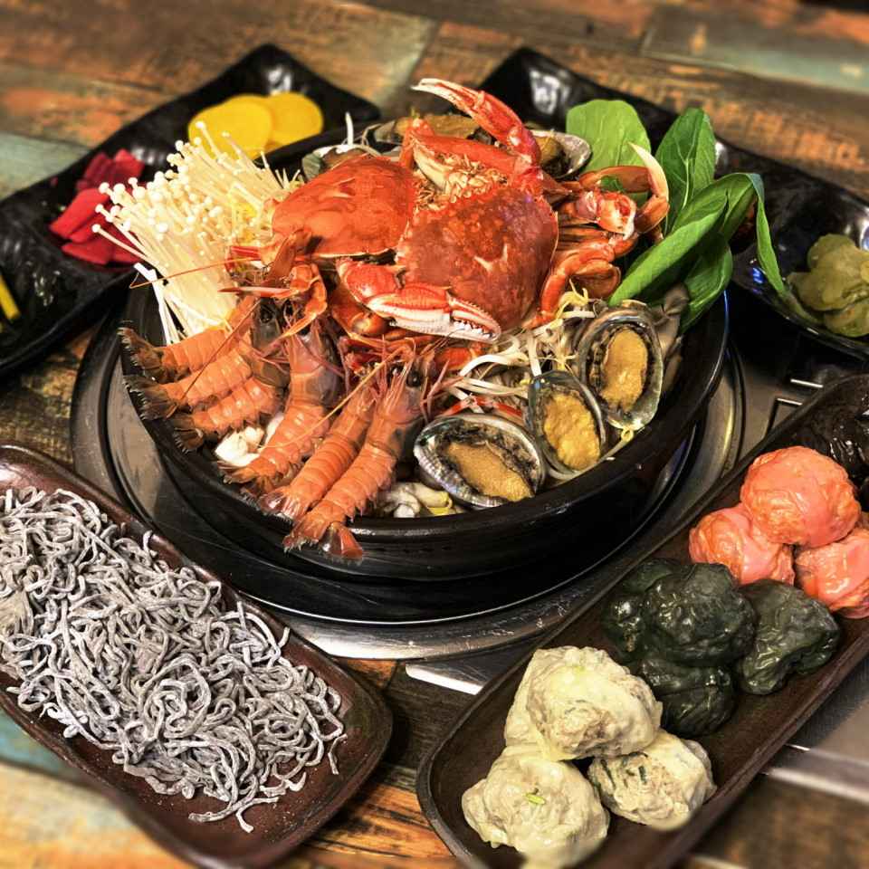 가마솥 4색 만두 전골