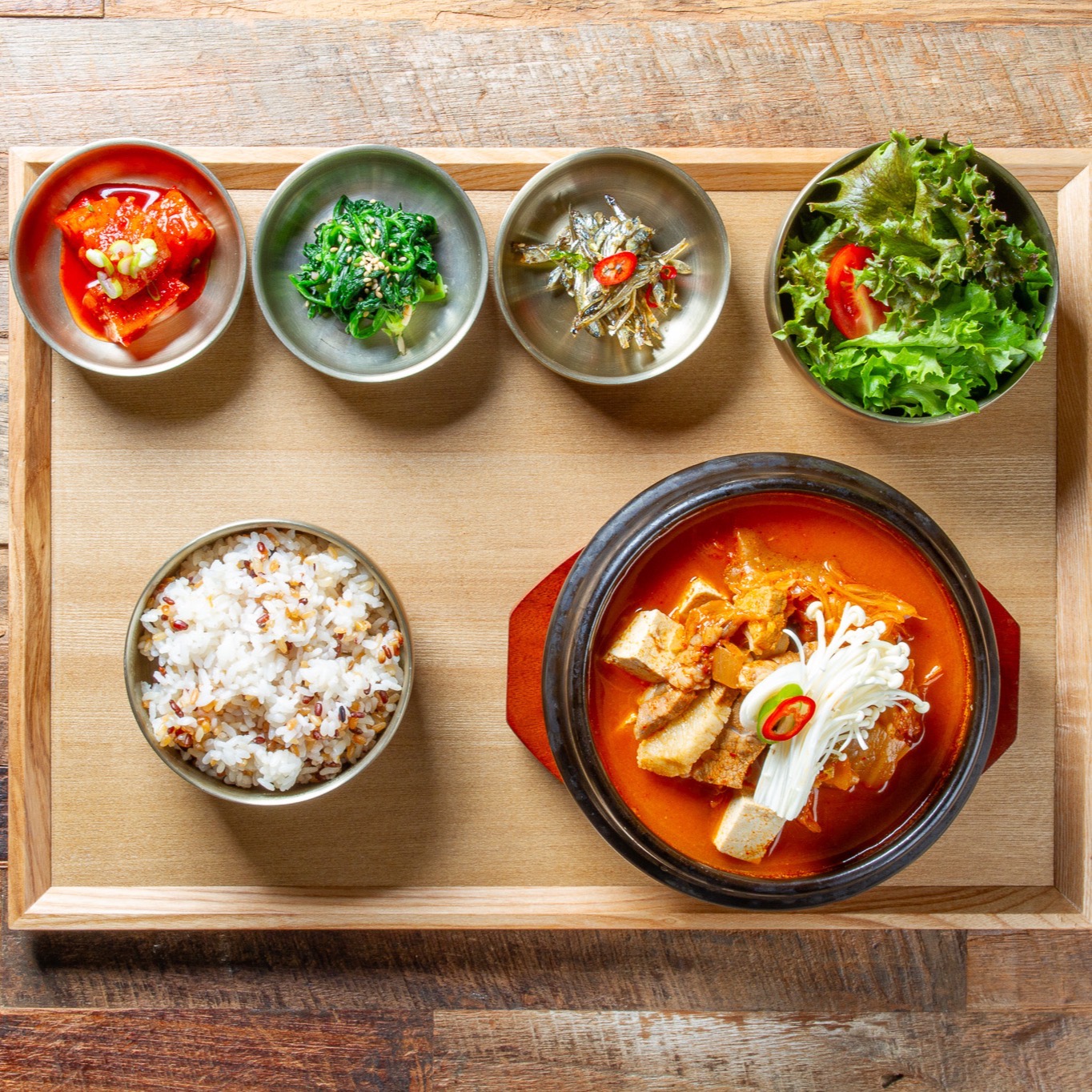 한돈 김치찌개 밥상