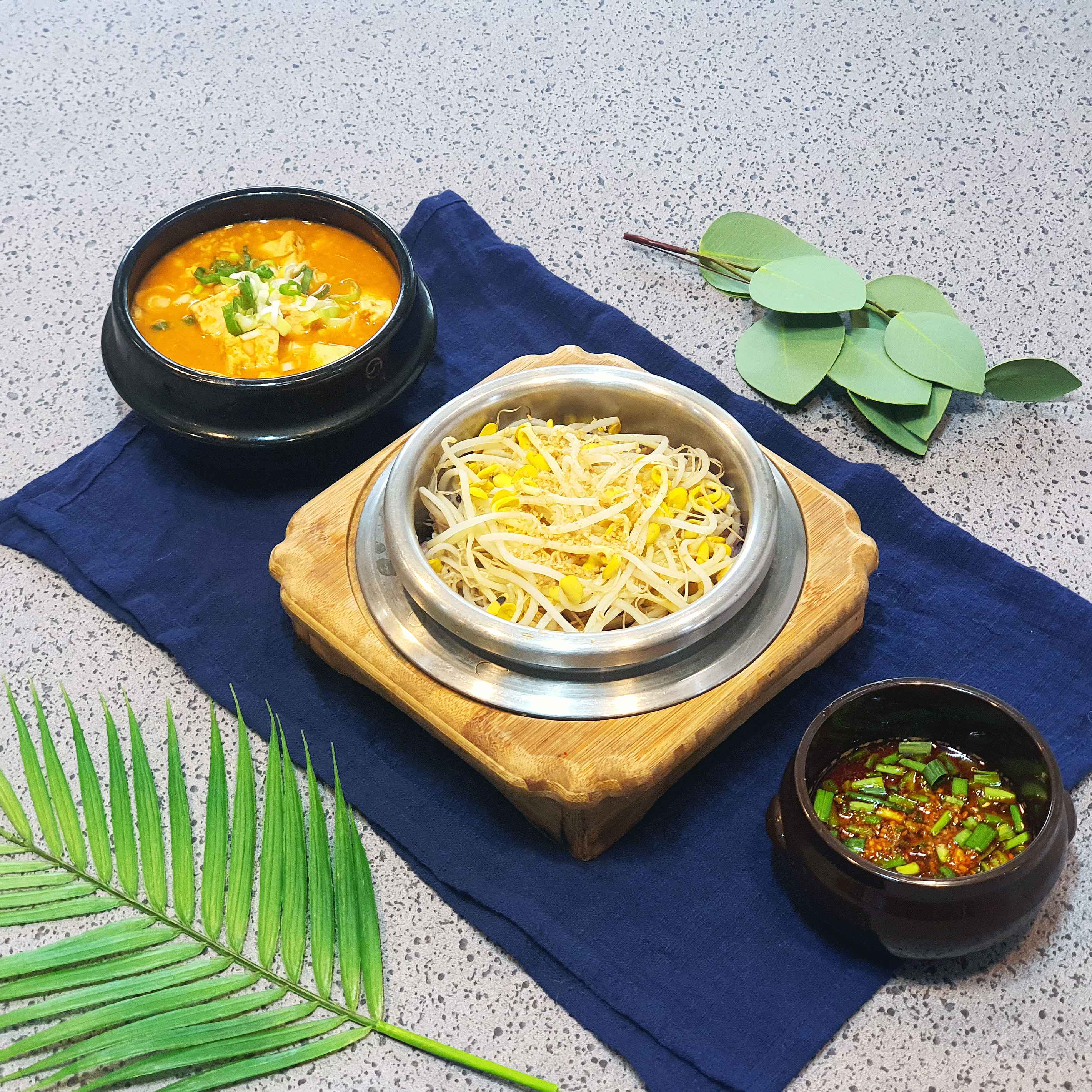 갓지은 고소한 콩나물 솥밥