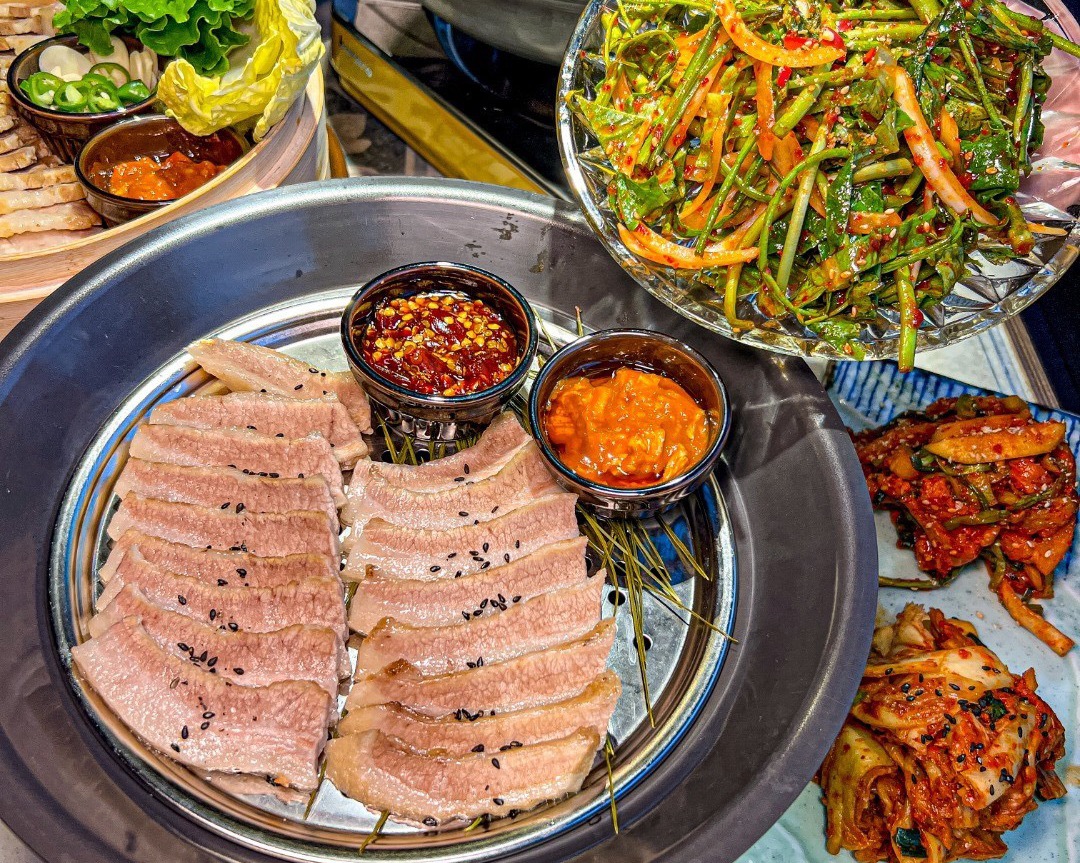 항정수육 미나리무침