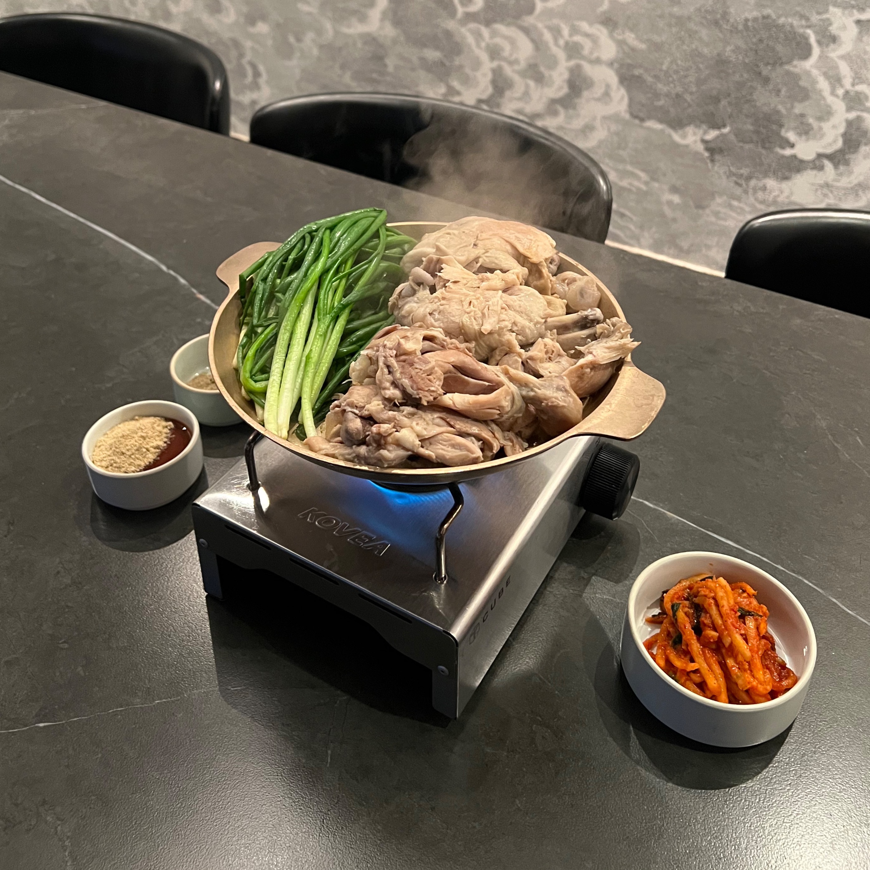 닭다리 수육 곰탕