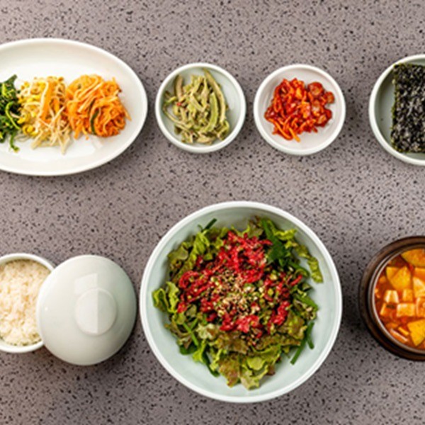 생 한우육회비빔밥 정식 (보통)